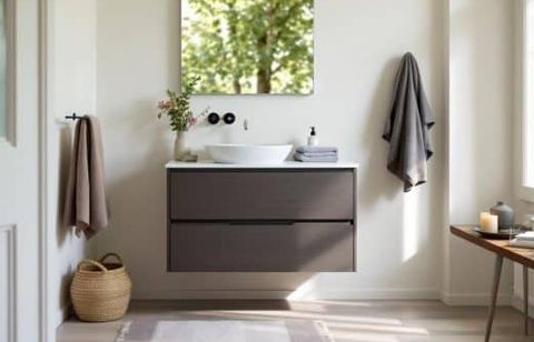 Besoin d’optimiser votre salle de bains ? Ce meuble sous vasque effet chêne fumé à 195,30 € chez Castorama va tout changer !