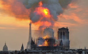 La cathédrale Notre-Dame en feu à Paris, le lundi 15 avril 2019.