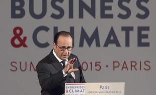 Le président François Hollande a annoncé la mise en place dès janvier 2019 de la réserve de stabilité du marché du carbone, lors du Business and Climate Summit, le 20 mai 2015 à Paris