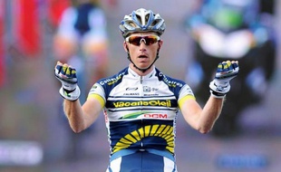 Le Néerlandais Lieuwe Westra (Vacansoleil) a remporté la cinquième étape de Paris-Nice, jeudi, au-dessus de Mende (sud), pour la seule arrivée au sommet de l'épreuve.