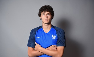 Benjamin Pavard a été appelé par Didier Deschamps en équipe de France.