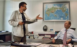 Pierre Carles demande des comptes sur TF1 à l'ex-vice président Etienne Mougeotte.