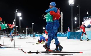 Richard Jouve et Maurice Manificat très heureux d'avoir remporté le bronze sur le relais.