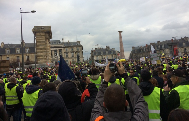 GJ à Bordeaux samedi 12. 640x410_lors-defile-gilets-jaunes-manifestants-passes-place-victoire