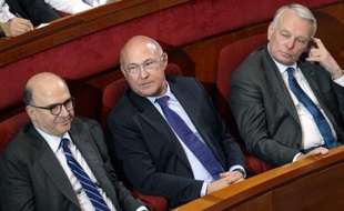 Le gouvernement a pour objectif pour fin 2013 un total de 540.000 emplois aidés, a assuré le ministre du Travail Michel Sapin dans un entretien publié dimanche dans le Parisien/Aujourd'hui en France.