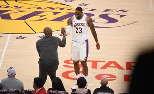 Kobe Bryant et Lebron James lors de la démonstration des Lakers face à Atlanta.
