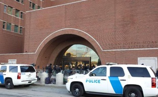 Des journalistes devant le tribunal fédéral de Boston, le 5 janvier 2015