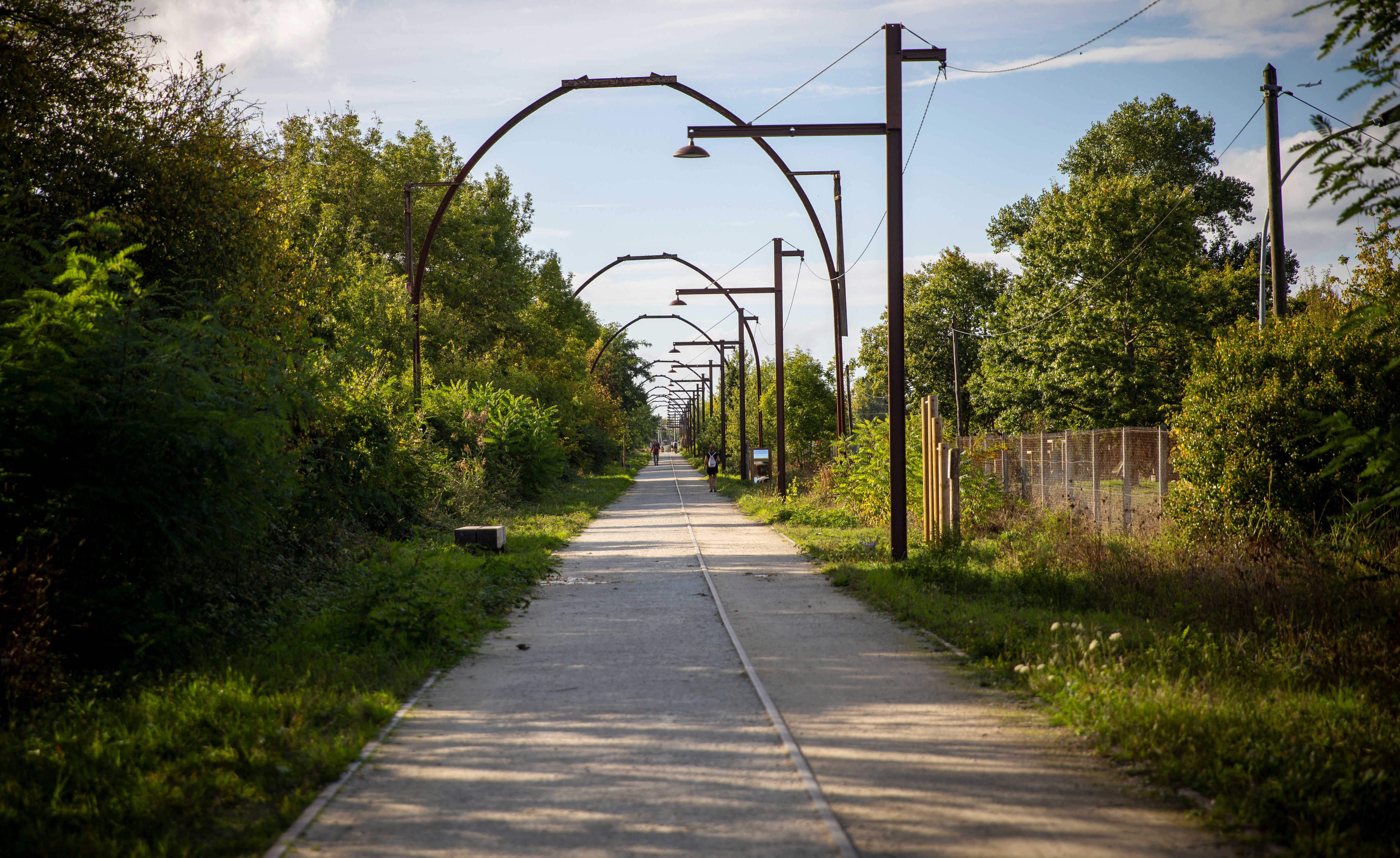 La ligne verte a été aménagée sur une ancienne voie ferroviaire entre Le Bouscat et Bruges, qui part de la place Ravezies et va jusqu’à l’avenue de la Libération au Bouscat.