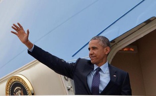 Le président Barack Obama s'apprête à décoller pour la Jamaïque et le Panama à bord d'Air Force One, le 8 avril 2015