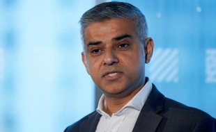 Le candidat travailliste à la mairie de Londres, Sadiq Khan, lors d'une rencontre avec ses soutiens à Londres, le 3 mai 2016