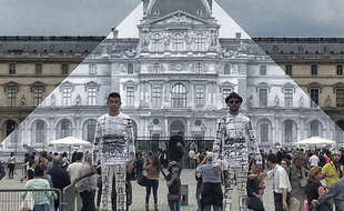 JR et Liu Bolin se préparent pour leur performance