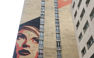 Les habitants de cet HLM se sont battus pour ne pas voir disparaître l'oeuvre d'Obey sur leur façade après le ravalement du bâtiment prévu en fin d'année.