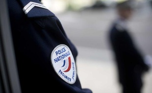 Illustration sur la police nationale lors de la visite de Claude Guéant, ministre de l'Intérieur, de l'Outre mer, des collectivités territoriales et de l'Immigration au centre de commandement du commissariat de police et l'inauguration de la préfecture de région, à Nantes le 4 avril 2011.