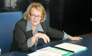 La maire de Montpellier est déterminée à se représenter aux élections municipales, même sans l'investiture du PS.
