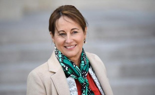 La ministre de l'Ecologie Ségolène Royal pourrait revenir sur le changement d'heure dès 2016.