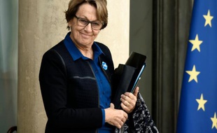 La ministre de la Fonction publique Marylise Lebranchu quitte le palais de l'Elysée après le conseil des ministres, le 5 novembre 2015 à Paris.