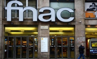 La Fnac, distributeur français de biens culturels et technologiques, a accusé au troisième trimestre un nouveau recul de ses ventes, plombé par des taux de change défavorables et des marchés "toujours dégradés" en Europe et notamment en France.