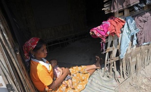 Une femme de la minorité musulmane des Rohingyas dans un camp de personnes déplacées de Sittwe, dans l'ouest de la Birmanie, le 26 février 2014