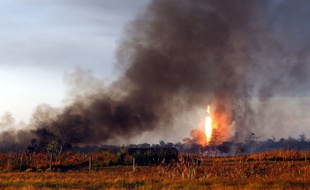 Un incendie qui a ravagé un puits de pétrole pendant cinq mois a pu être éteint en Inde.