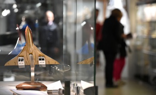 Exposition lors de la vente aux enchères des pièces de Concorde et d'Airbus à Toulouse, du 3 au 5 novembre