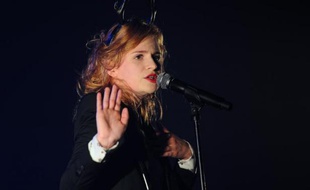 La chanteuse electro-pop française Christine and the Queens (Heloise Letissier) le 12 juillet 2012 à la Rochelle durant le 28e festival des Francopholies
