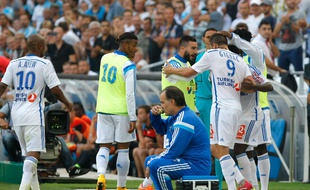 Quand André-Pierre Gignac marque face à Toulouse, Marcelo Bielsa préfère boire son café.