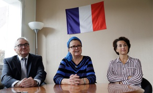 Christine Boutin (au centre), présidente d'honneur du Parti chrétien démocrate annonce dans une conférence de presse samedi 21 octobre qu'elle démissionne de ses fonctions de conseillère départementale des Yvelines.
