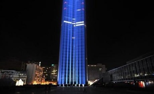 La 7e édition de la Nuit Blanche parisienne a mis pleins feux sur les tours Saint Jacques et Montparnasse, alors que de nouveaux bâtiments de grande hauteur comme la pyramide Unibail, porte de Versailles, devraient voir le jour prochainement dans la capitale.