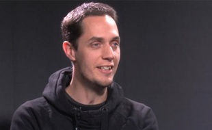 Grand Corps Malade lors d'une interview vidéo dans les locaux de «20 Minutes», le 26 janvier 2012.