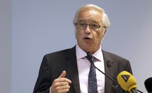 Le ministre du Travail, François Rebsamen, parle à la presse à Paris le 1er décembre 2014