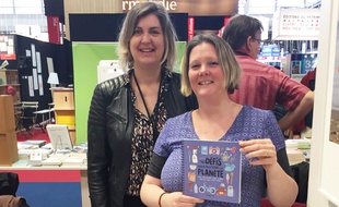 Claire Turan (à gauche) et Sophie Frys, au salon du livre de Paris 2019.
