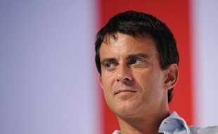 Le député PS Manuel Valls a envisagé lundi une proposition de loi interdisant "le port de signes religieux distinctifs là où il y a des enfants", afin d'éviter des situations comme celle de la crèche Baby Loup, poursuivie par une salariée licenciée pour port du foulard islamique.