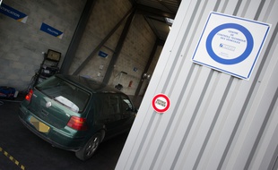 Illustration d'un contrôle technique automobile.
