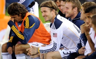 David Beckham, qui a signé un nouveau contrat en faveur des Los Angeles Galaxy après avoir notamment décliné une offre du Paris SG, a indiqué jeudi que le bien-être de sa famille et l'avenir du football aux Etats-Unis avaient fait pencher la balance.