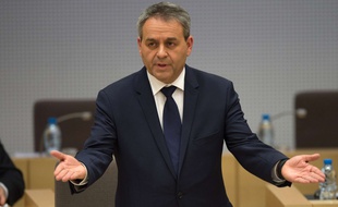Xavier Bertrand dans l'hémicycle du conseil régional du Nord-pas-de-Calais-Picardie.