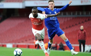 Jordi Osei-Tutu, prêté par Arsenal à Bochum pour la saison 2019-2020, a été victime de racisme lors d'un match amical.