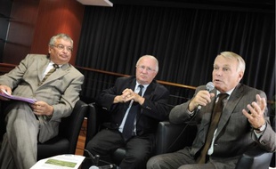 Auxiette, Mareschal et Ayrault se sont félicités d'avoir franchi « une nouvelle étape ».
