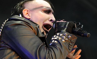 Le chanteur Marilyn Manson en concert en juin 2013.