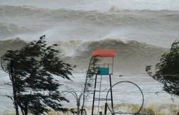 Des milliers d’évacuations au Vietnam à l’arrivée du typhon Kajiki