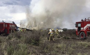 Un avion de la compagnie Aeromexico s'est écrasé au décollage au Mexique près de Durango, le 31 juillet 2018.