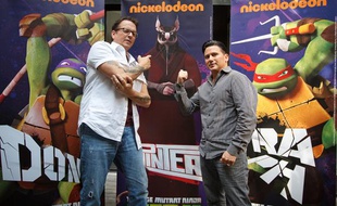 Kevin Eastman, cocréateur des Tortues Ninja, et Rich Magallanes, responsable de l'animation chez Nickelodeon.