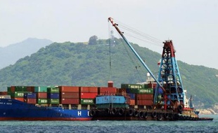 La première traversée de l'Arctique par un navire de fret parti de Chine illustre les ambitions polaires de Pékin et ouvre au premier exportateur mondial la possibilité de livrer plus vite ses marchandises, soulignent les experts