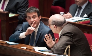 Le Premier ministre Manuel Valls et le ministre des Relations avec le Parlement Jean-Marie Le Guen, le 8 juin 2016 à l'Assemblée nationale.