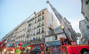 Dix-sept occupants de l'immeuble ont été évacués par les pompiers.