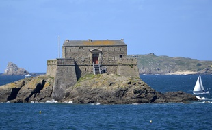 Illustration du Fort National à Saint-Malo.