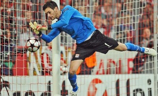 Hugo Lloris a logiquement reçu le trophée UNFP du meilleur gardien de L1 dimanche.