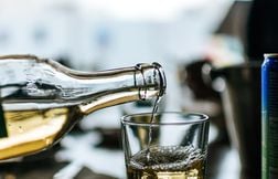Facebook et Instagram forcés de retirer des publications promouvant l’alcool