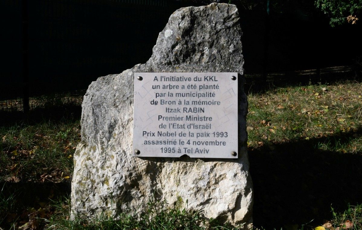 Rhône : Des croix gammées et inscriptions antisémites taguées sur un monument aux Juifs et résistants près de Lyon