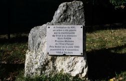 Des croix gammées et inscriptions antisémites taguées près de Lyon
