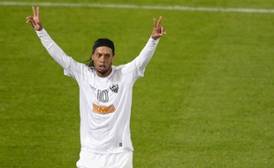 Ronaldinho célèbre un but avec l'Atlético Mineiro contre le Raja Casablanca, lors du Mondial des clubs, le 19 décembre 2013